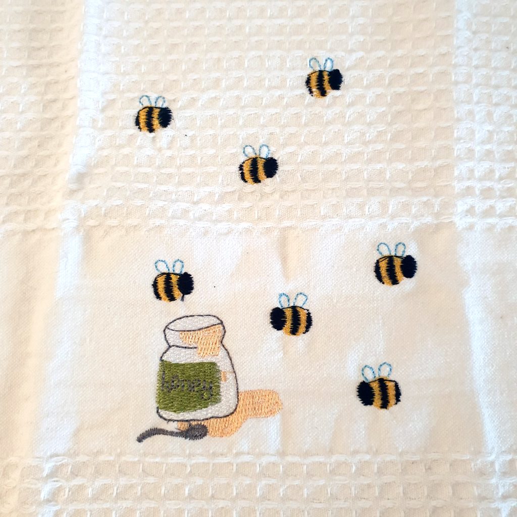 Embroidered tea towels - Bee - Sugar Palm Trading