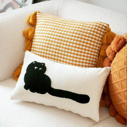 Cushion tufted black cat velvet